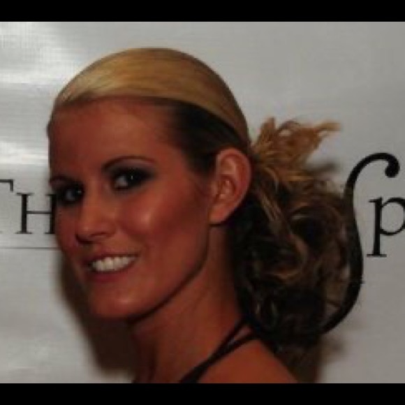 Meet your Posher, Chrissy - Picture 2 of 4